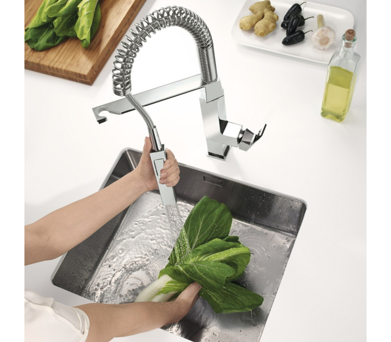 Смеситель однорычажный Grohe Eurocube для мойки (31395000) Смеситель однорычажный Grohe Eurocube для мойки (31395000)