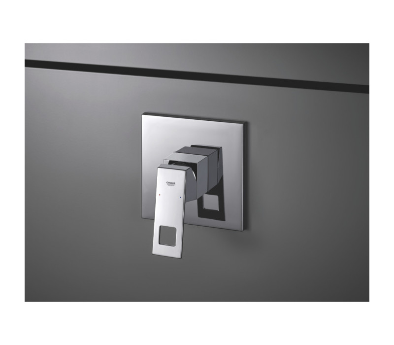 Смеситель однорычажный Grohe Eurocube на 1 выход (24061000) Смеситель однорычажный Grohe Eurocube на 1 выход (24061000)